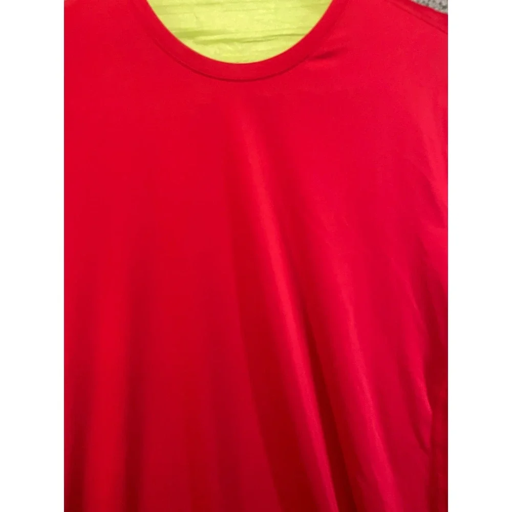 Under Armour  Shirt Mens XL Red   Loose  Athletic Training